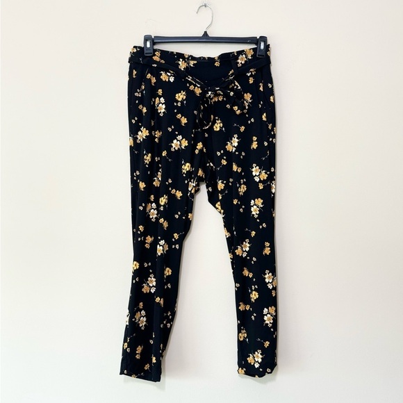 NEW Torrid Black and Yellow Floral Challis Tie Front Tapered Ankle Pants Size 0 - Picture 4 of 12